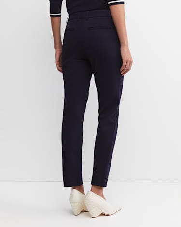 Evie Ponte Pant in NAVY