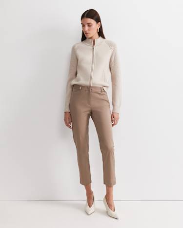 Evie Capri Pant in CAPPUCCINO