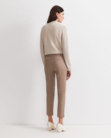Evie Capri Pant in CAPPUCCINO