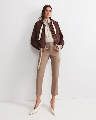 Evie Capri Pant in CAPPUCCINO