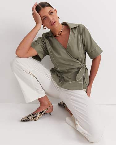 Shiloh Wrap Top in KHAKI/WHITE
