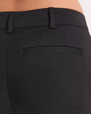 Yvette Pedal Pusher Pant in BLACK