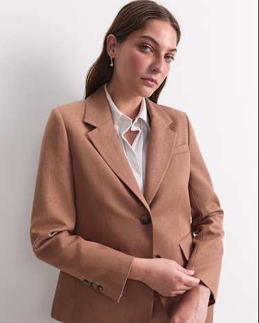 Valerie Fitted Blazer in MOCHA