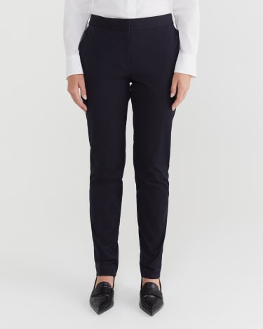 Yvonne Pant 69 in NAVY
