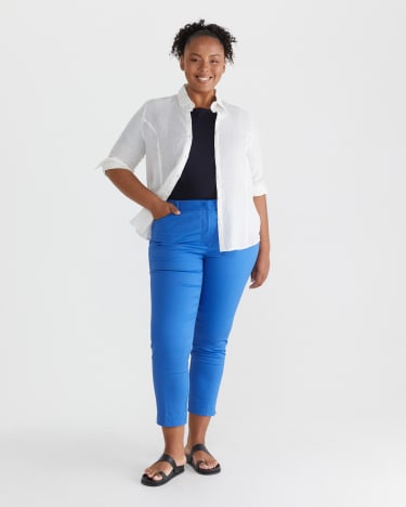 Evie Capri in REGATTA