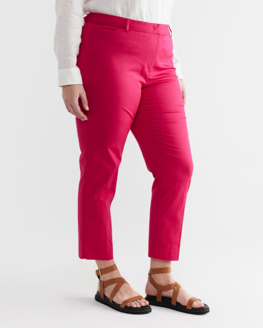 Evie Capri in MAGENTA