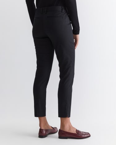 Evie Capri Pant in BLACK