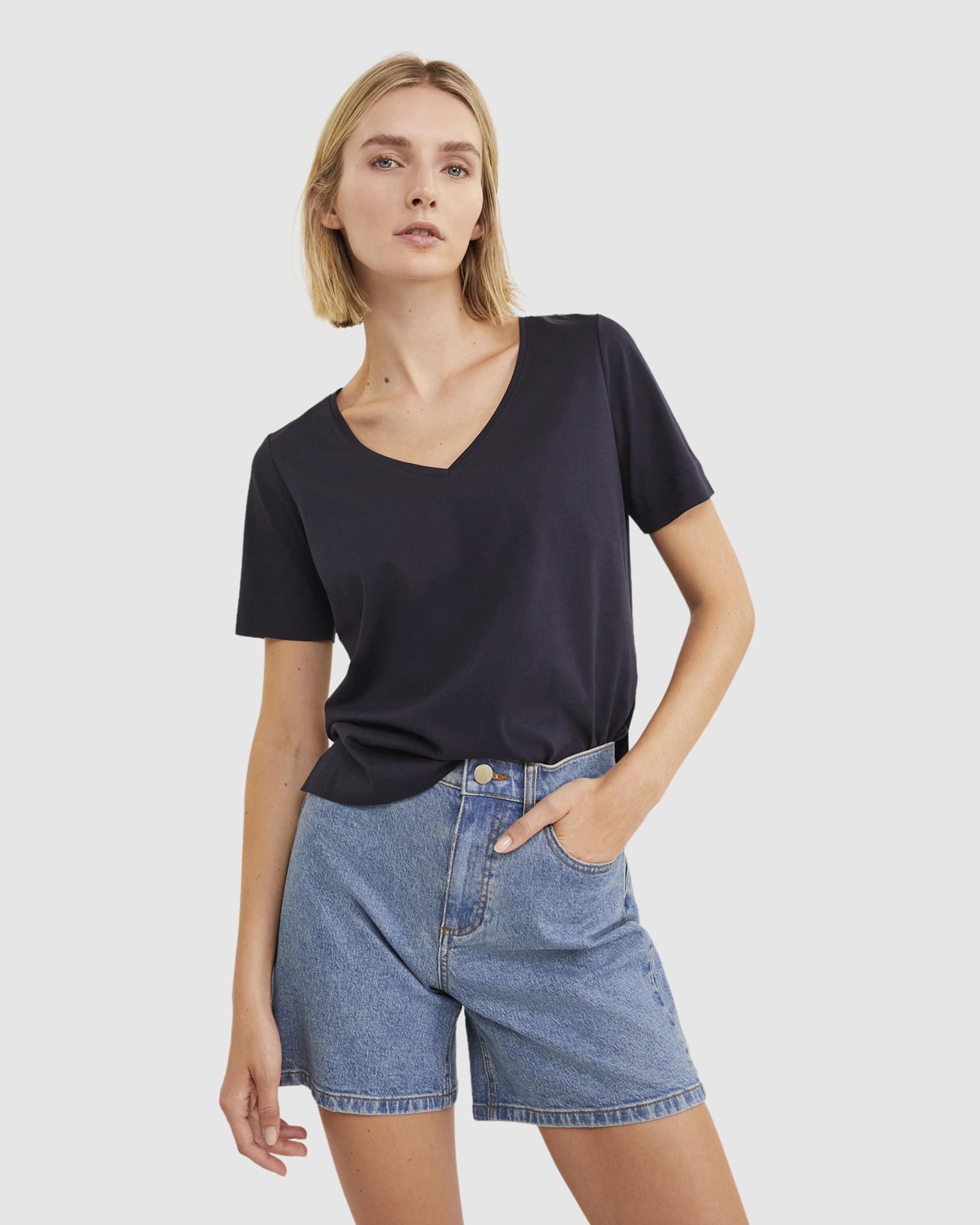 V Neck Mercerised Tee in NAVY