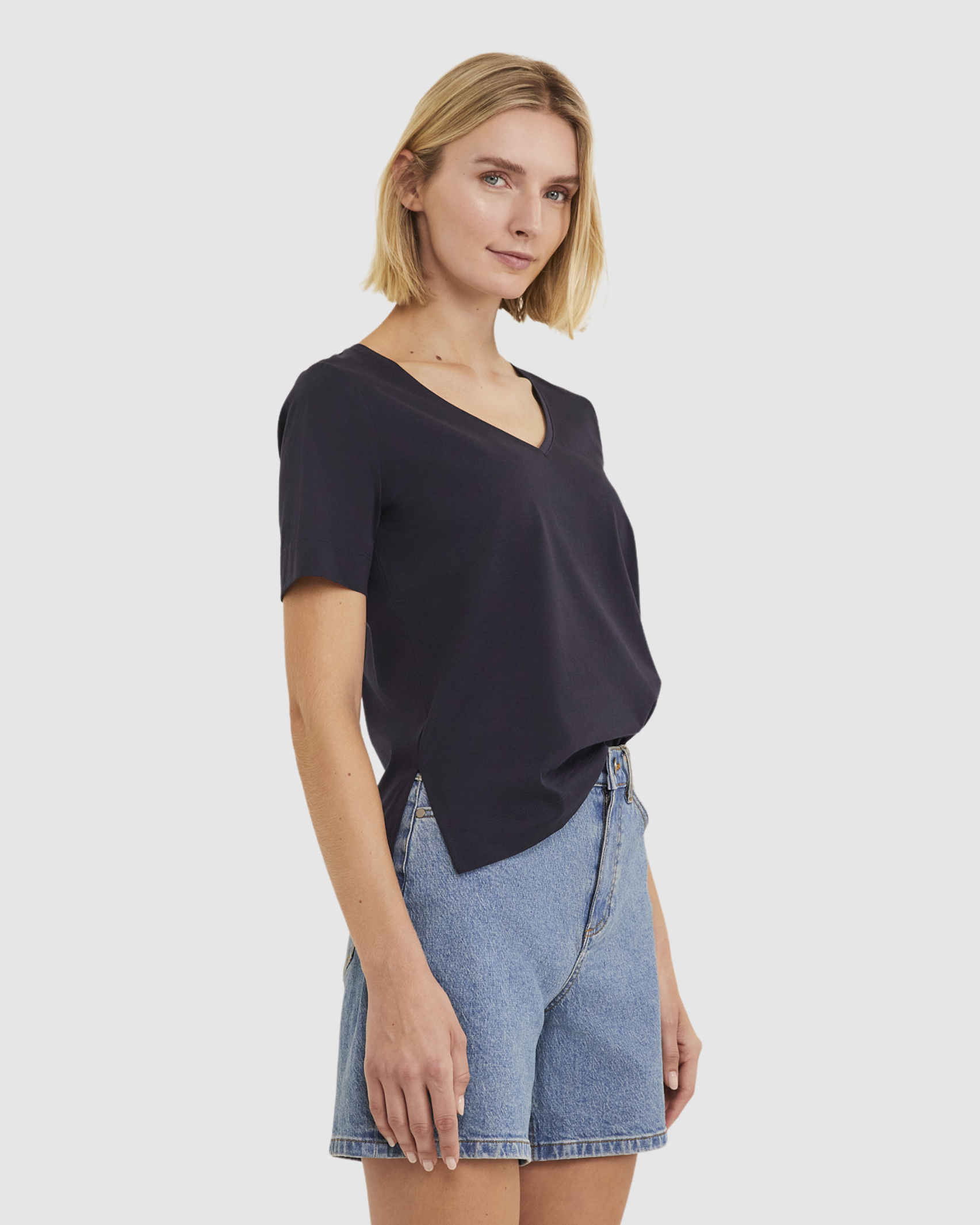 V Neck Mercerised Tee in NAVY