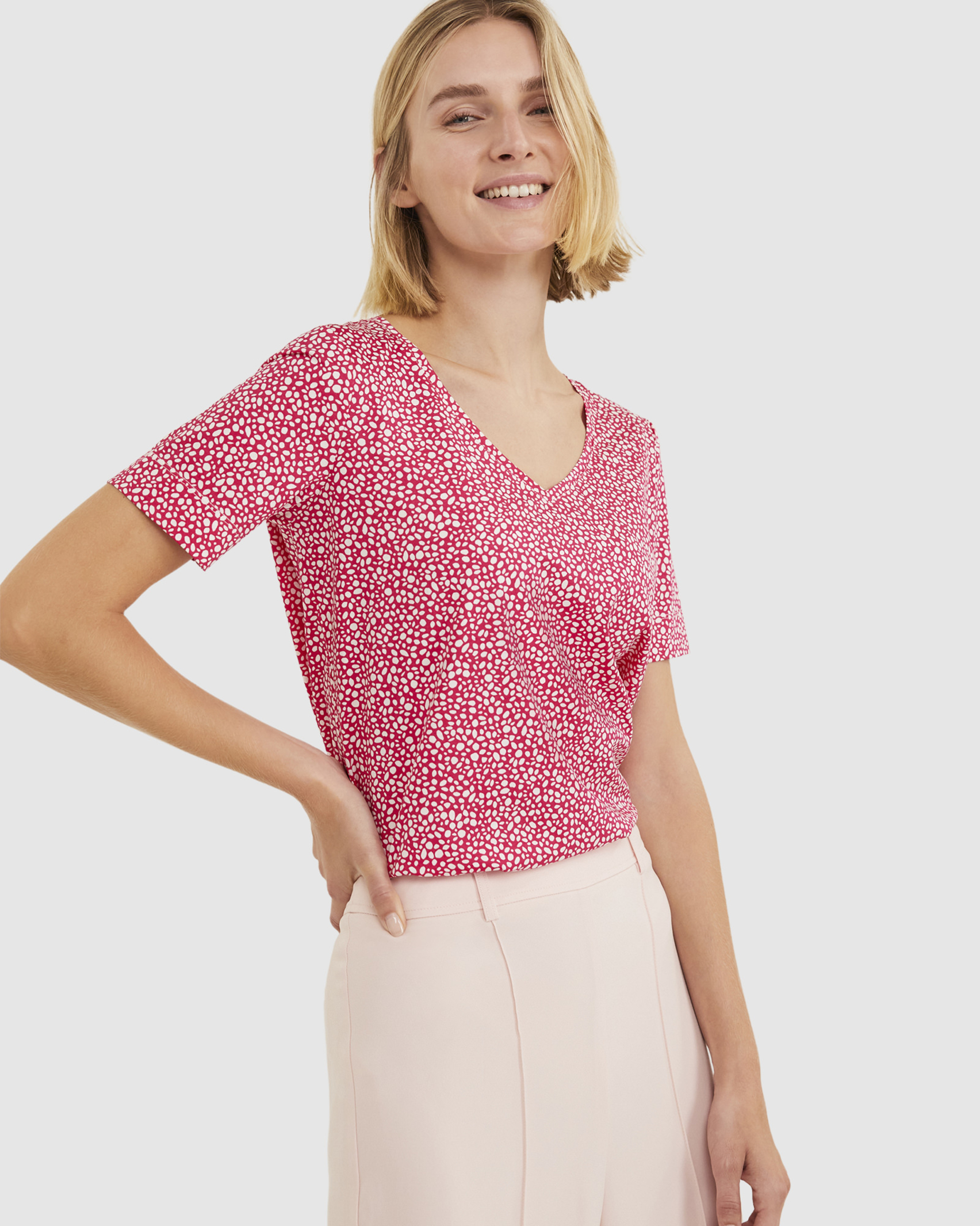 Spot V Neck Mercerised Tee in MAGENTA