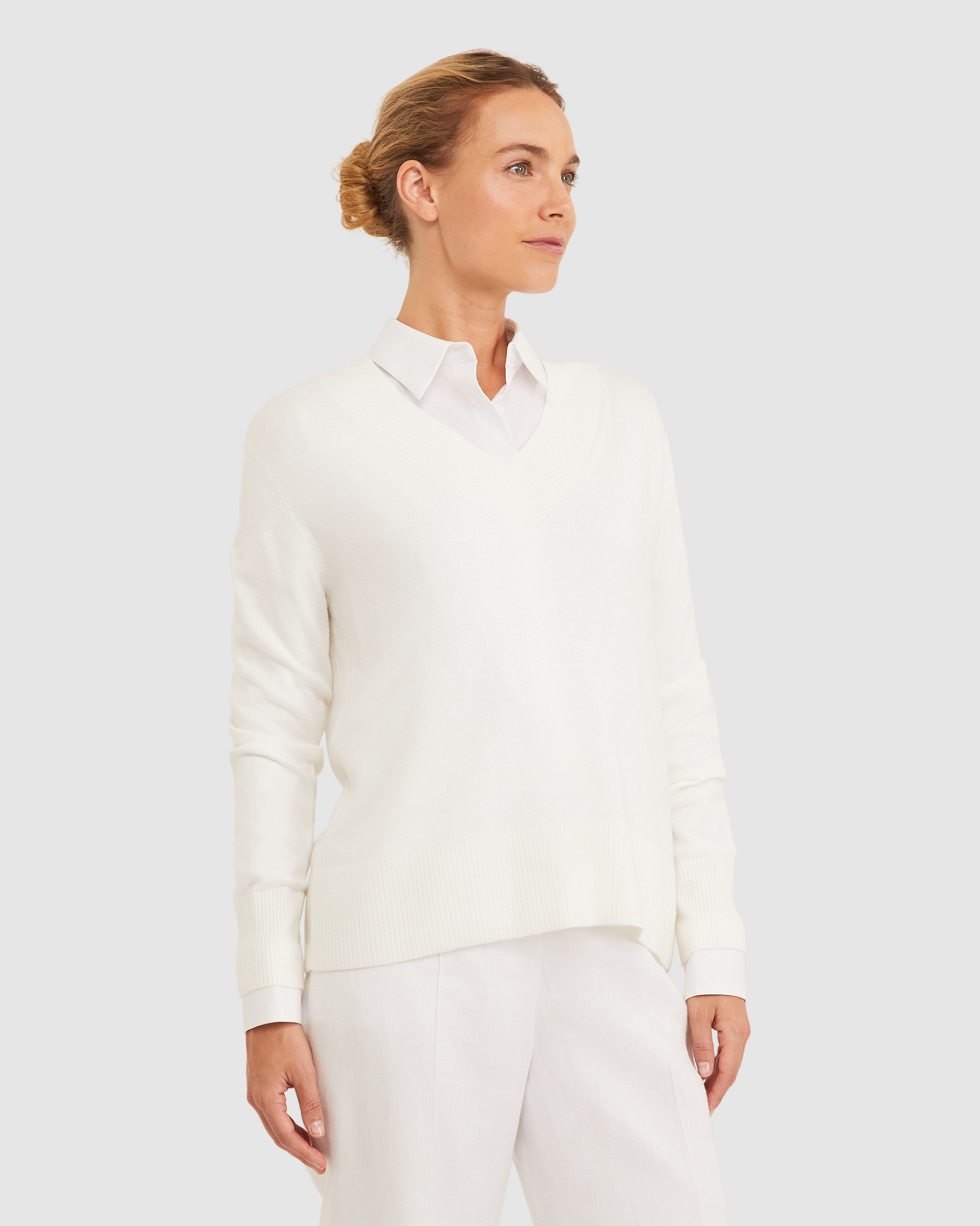 Laurina V-Neck Sweater in IVORY
