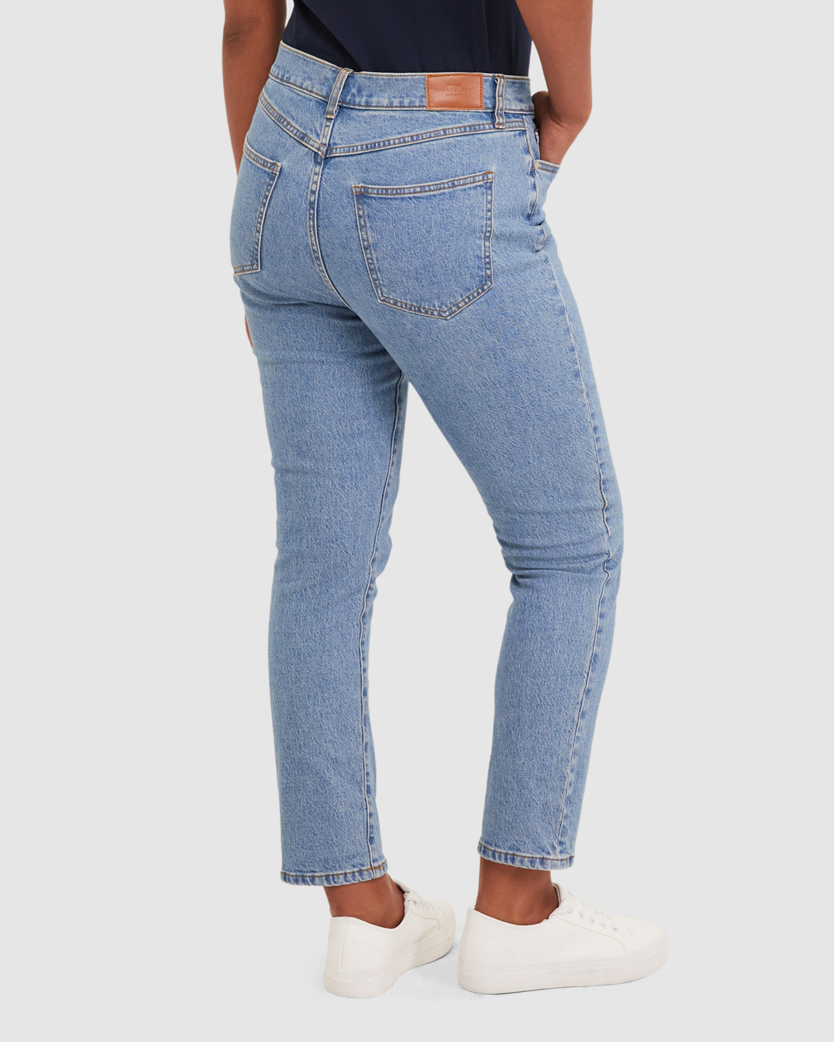 Lari Slim Jean in WASHED DENIM