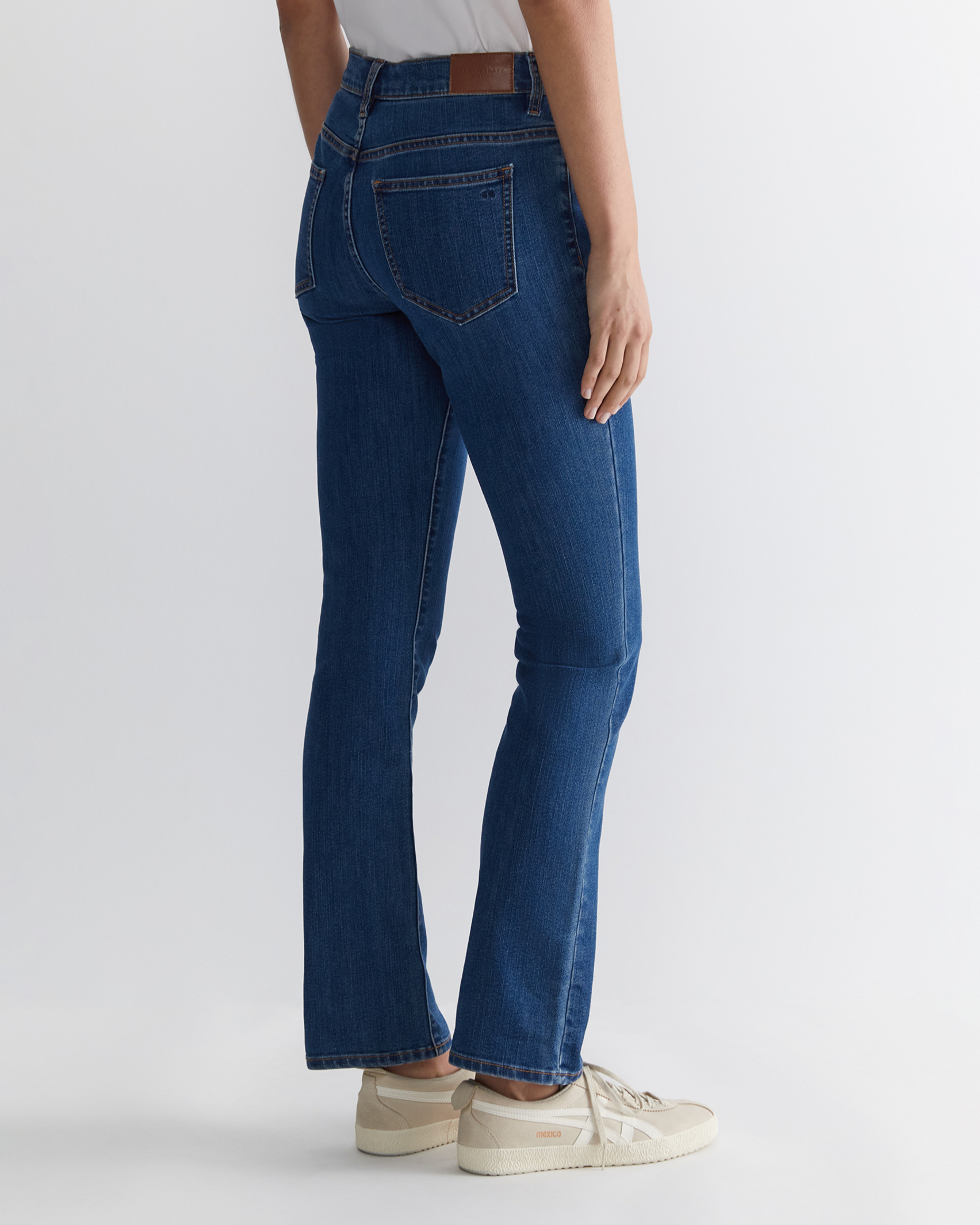 Simone Straight Jean in BLUE WASH
