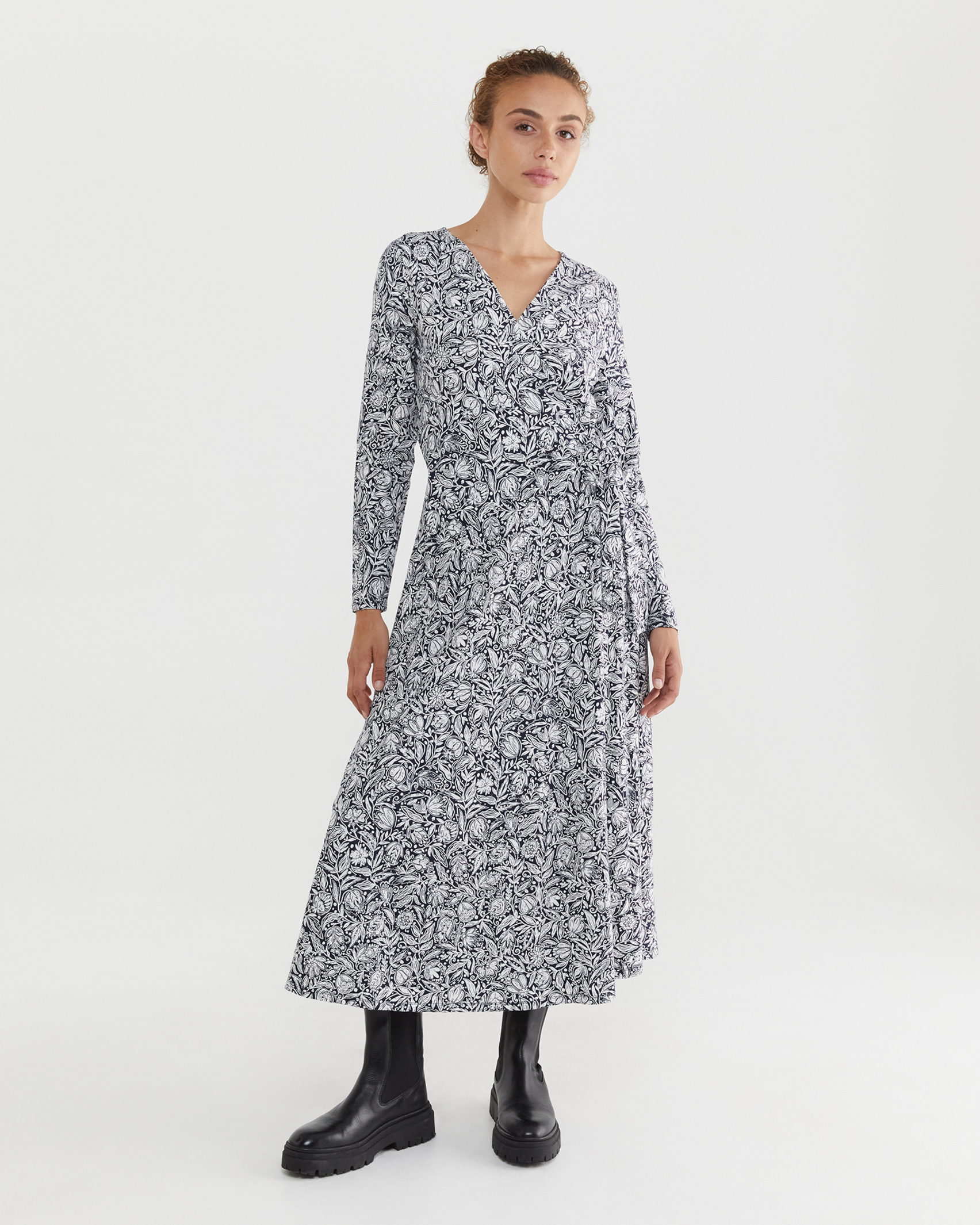 Malin Wrap Dress in NAVY MULTI