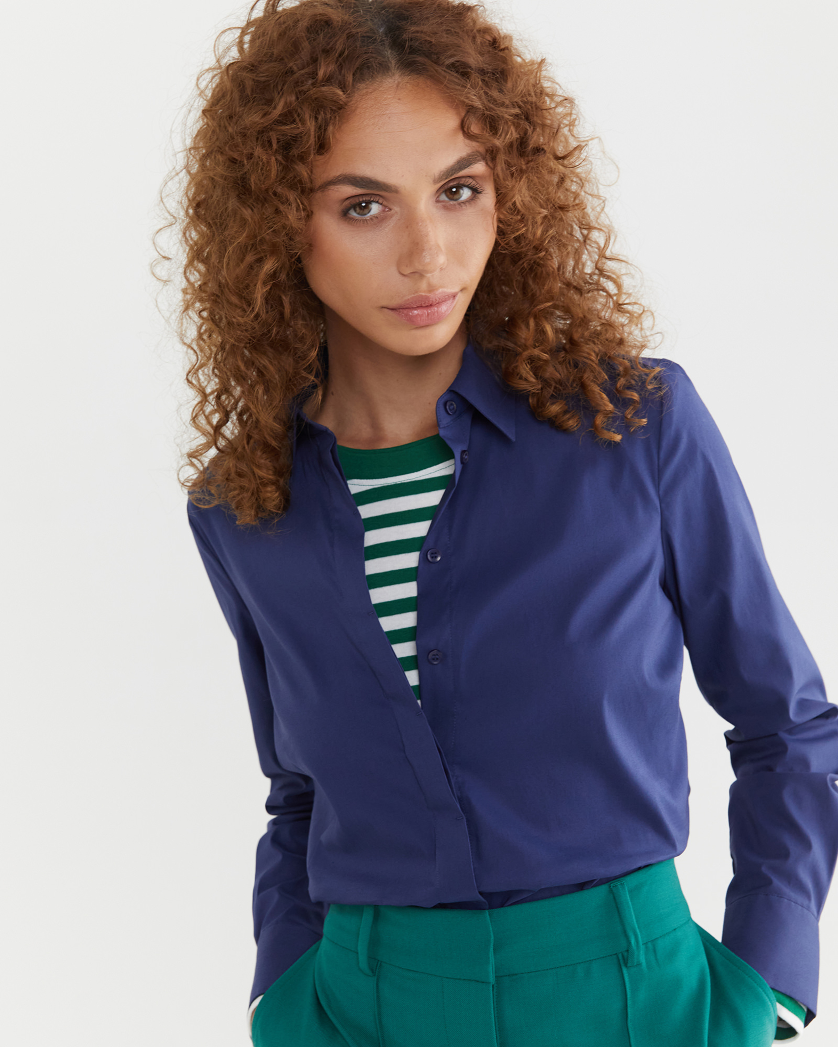Gabriela Shirt in NAVY
