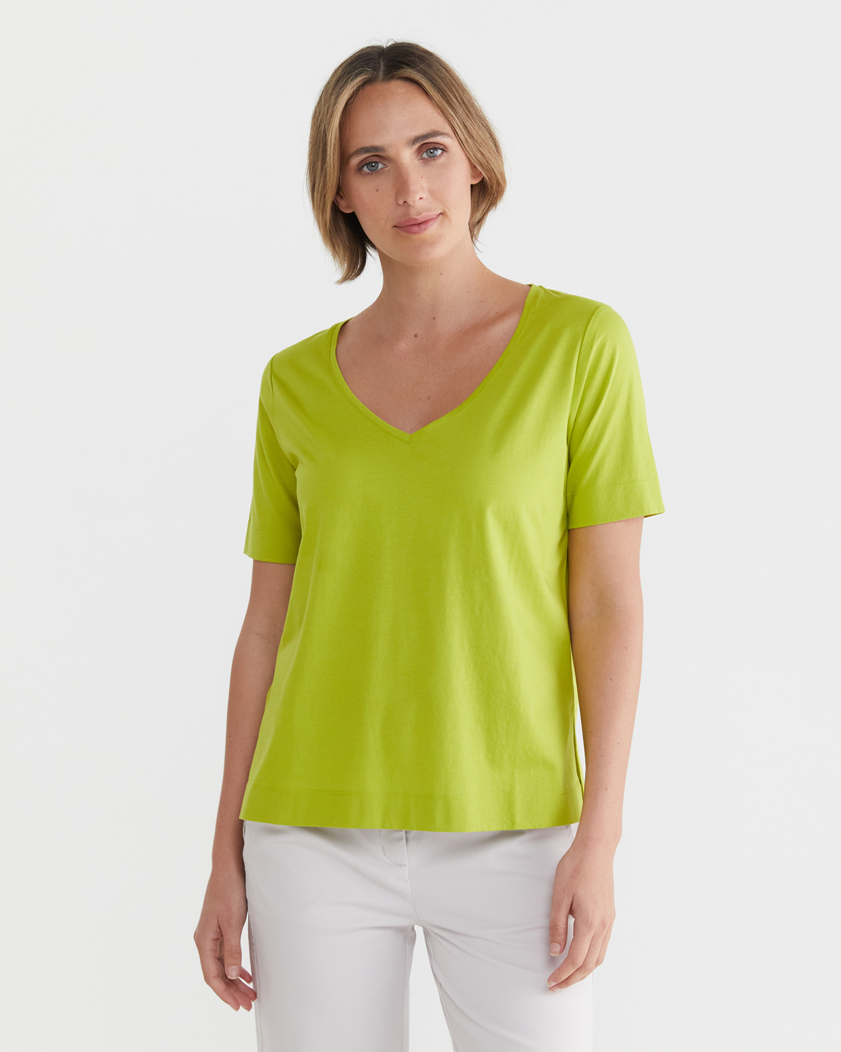 V Neck Mercerised Tee in APPLE