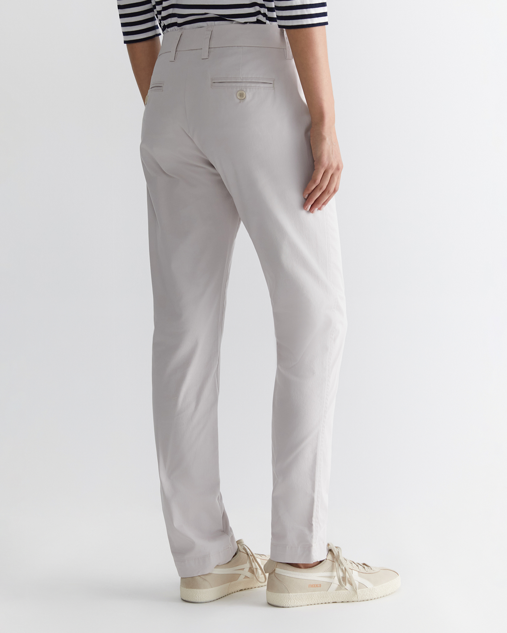 Laura Relaxed Chino in BONE