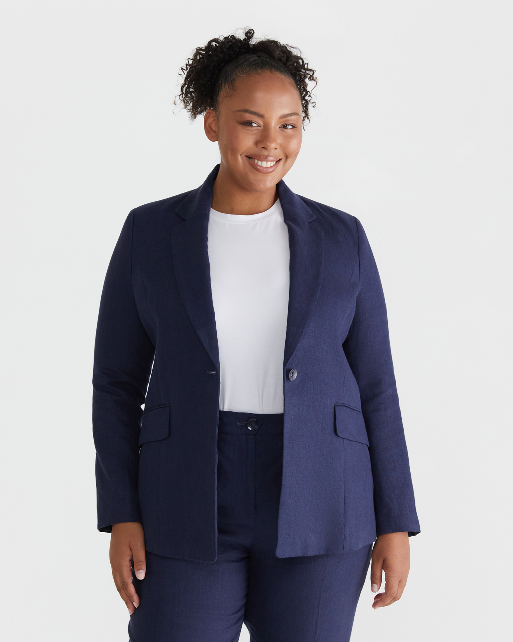 Freya Linen Blazer in NAVY