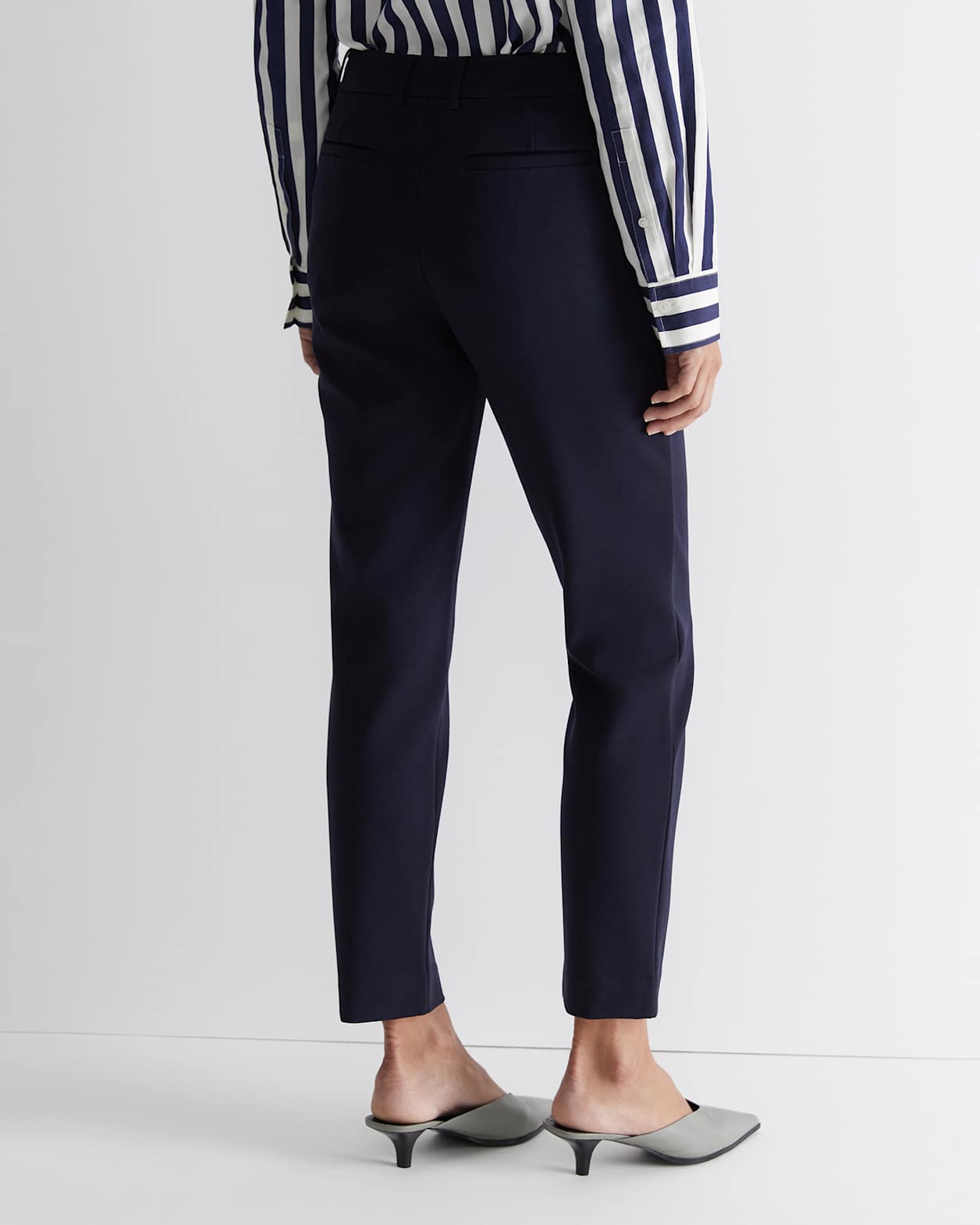 Evie Ponte Pant in NAVY