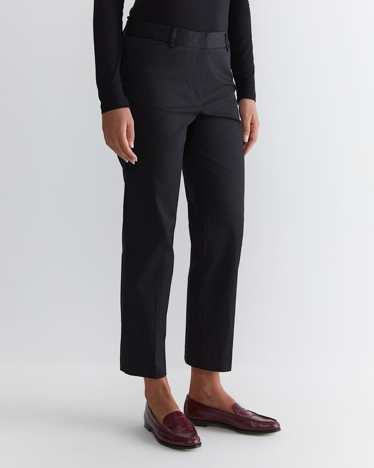 Evie Straight Capri Pant in BLACK