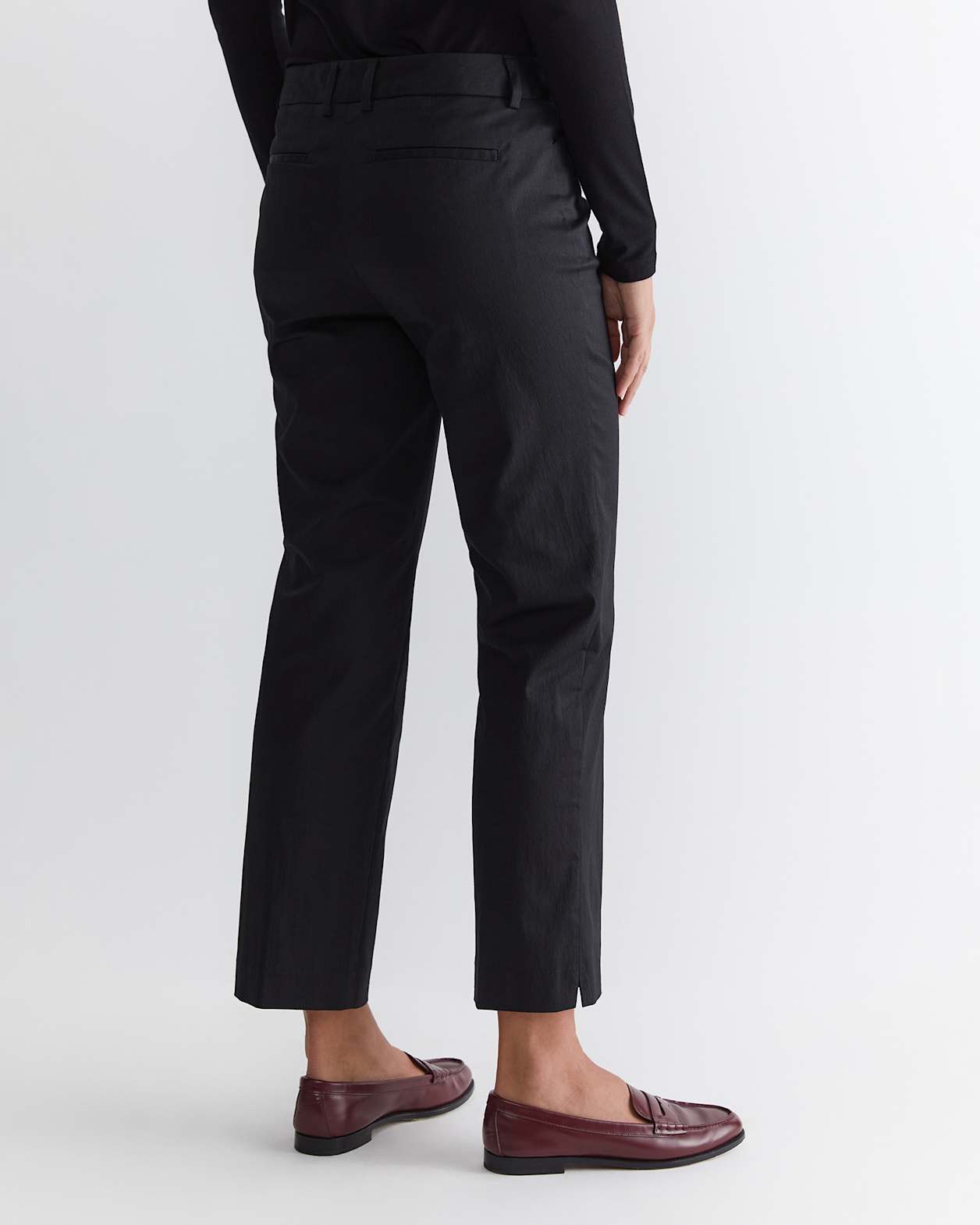 Evie Straight Capri Pant in BLACK