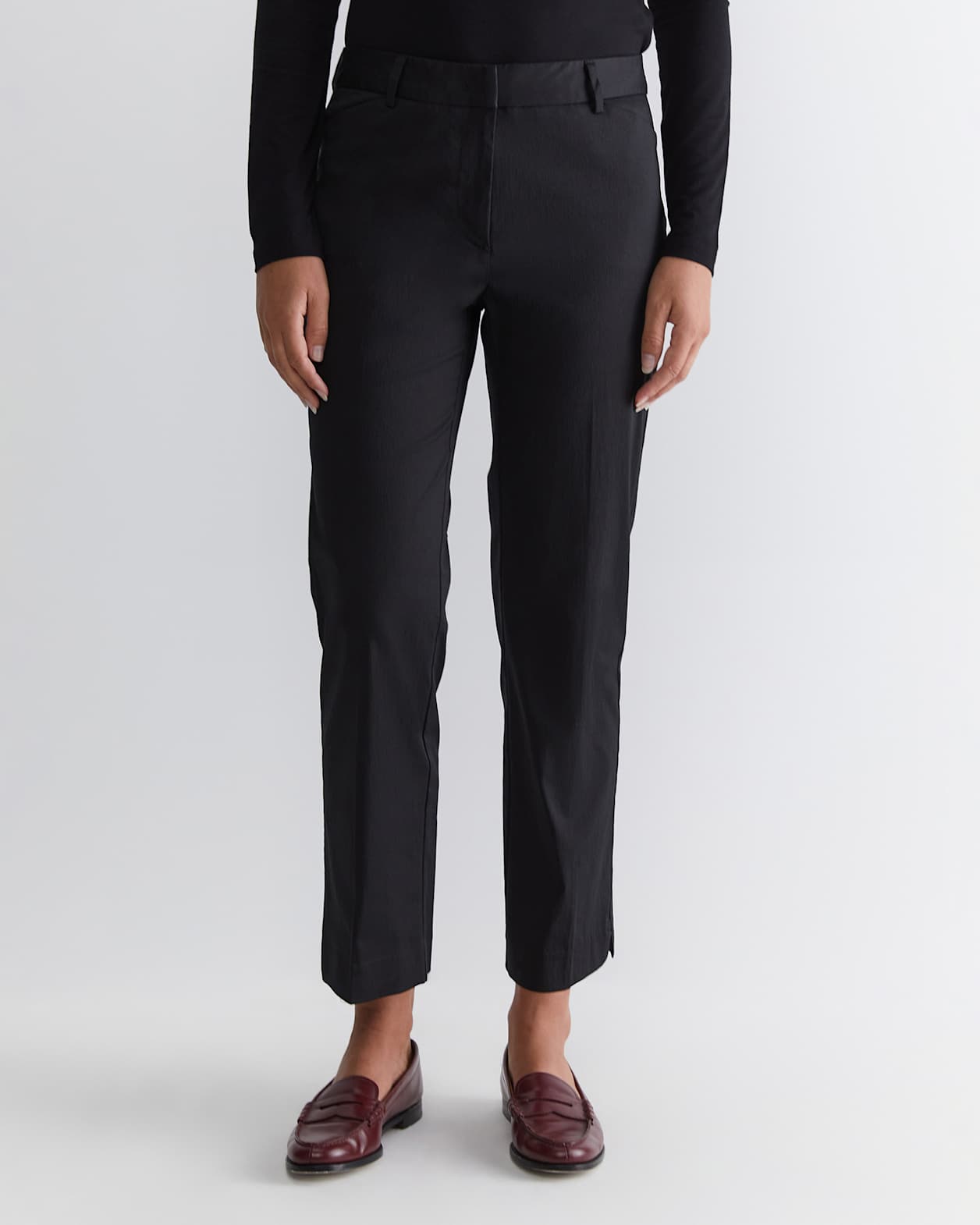 Evie Straight Capri Pant in BLACK