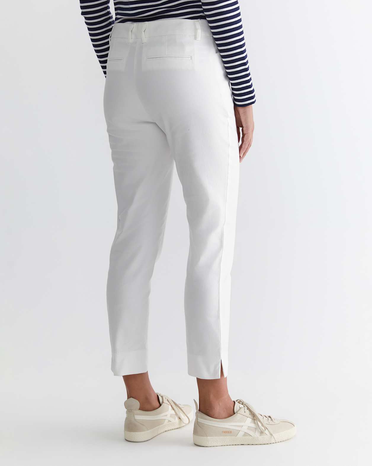 Venus Capri Pant in WHITE