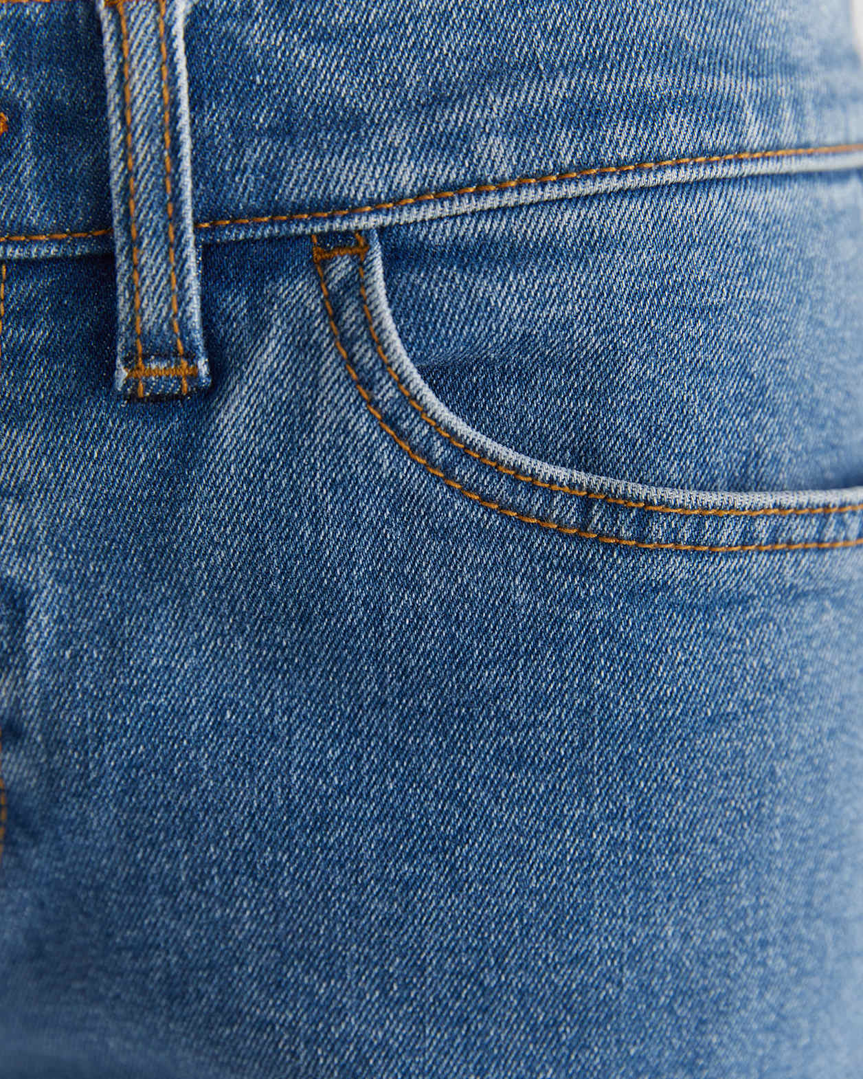 Simone Straight Jean in MID WASH