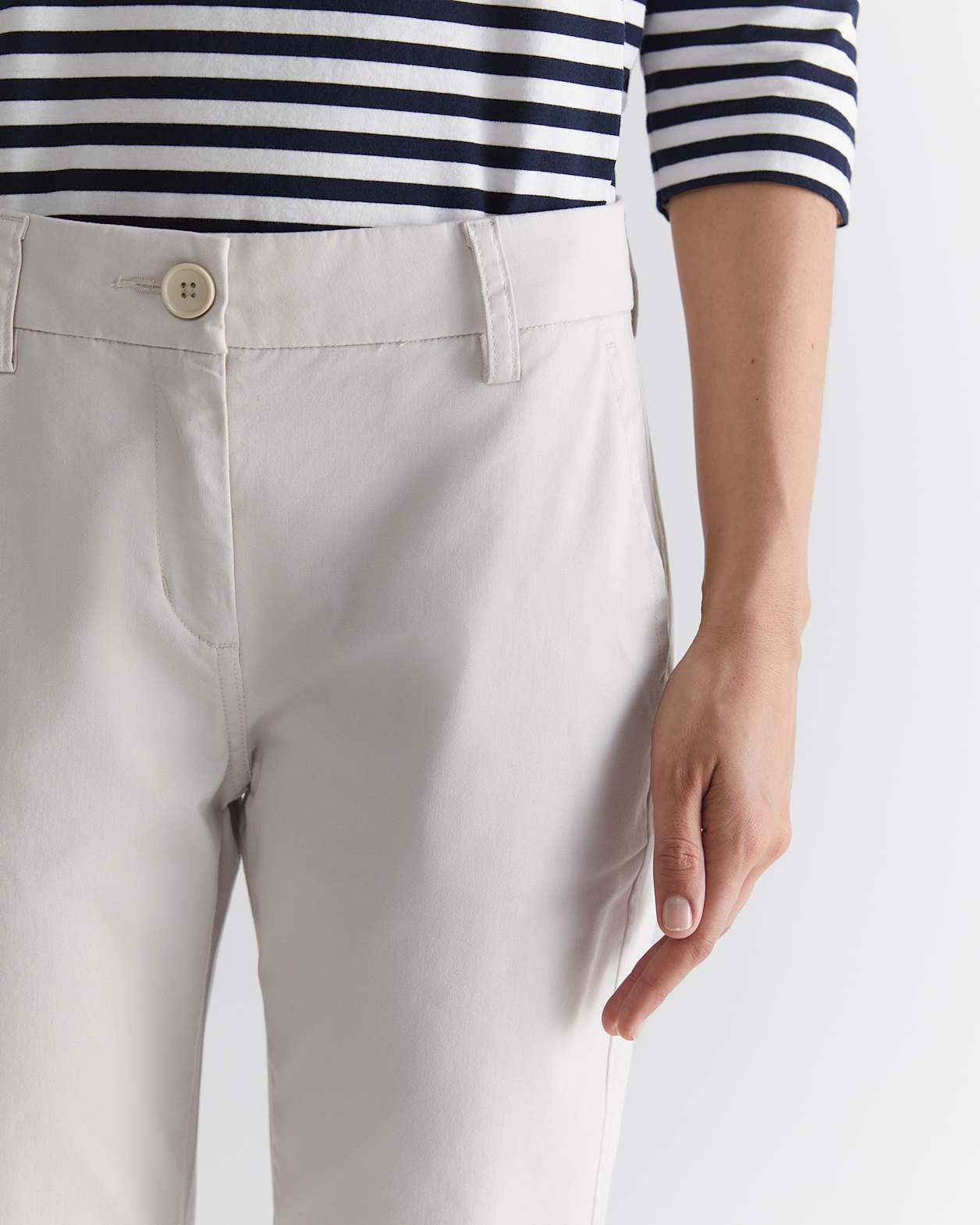 Laura Relaxed Chino in BONE