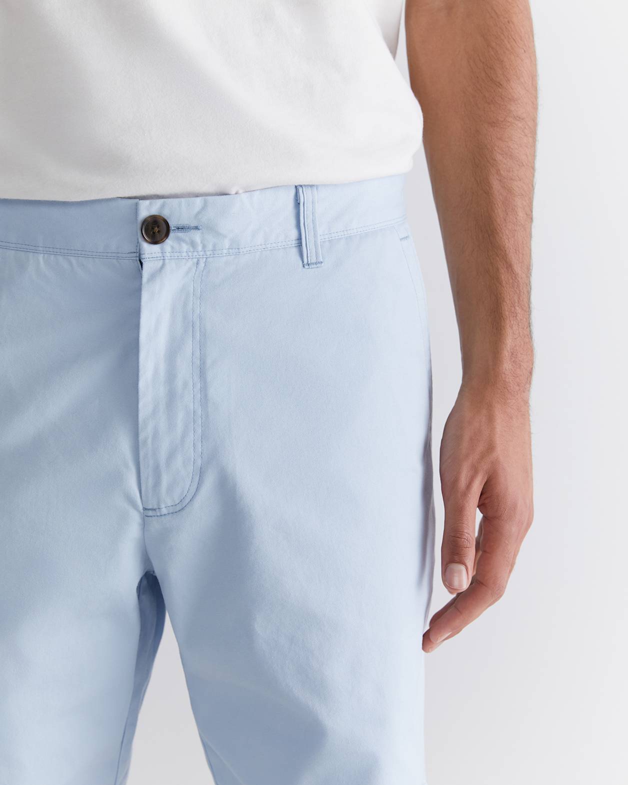 Classic Short in FROST BLUE