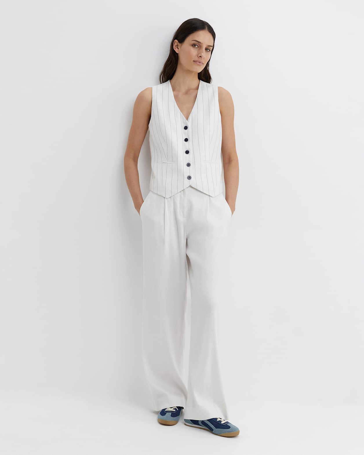 Brianne Wide Leg Pleat Pant in WHITE