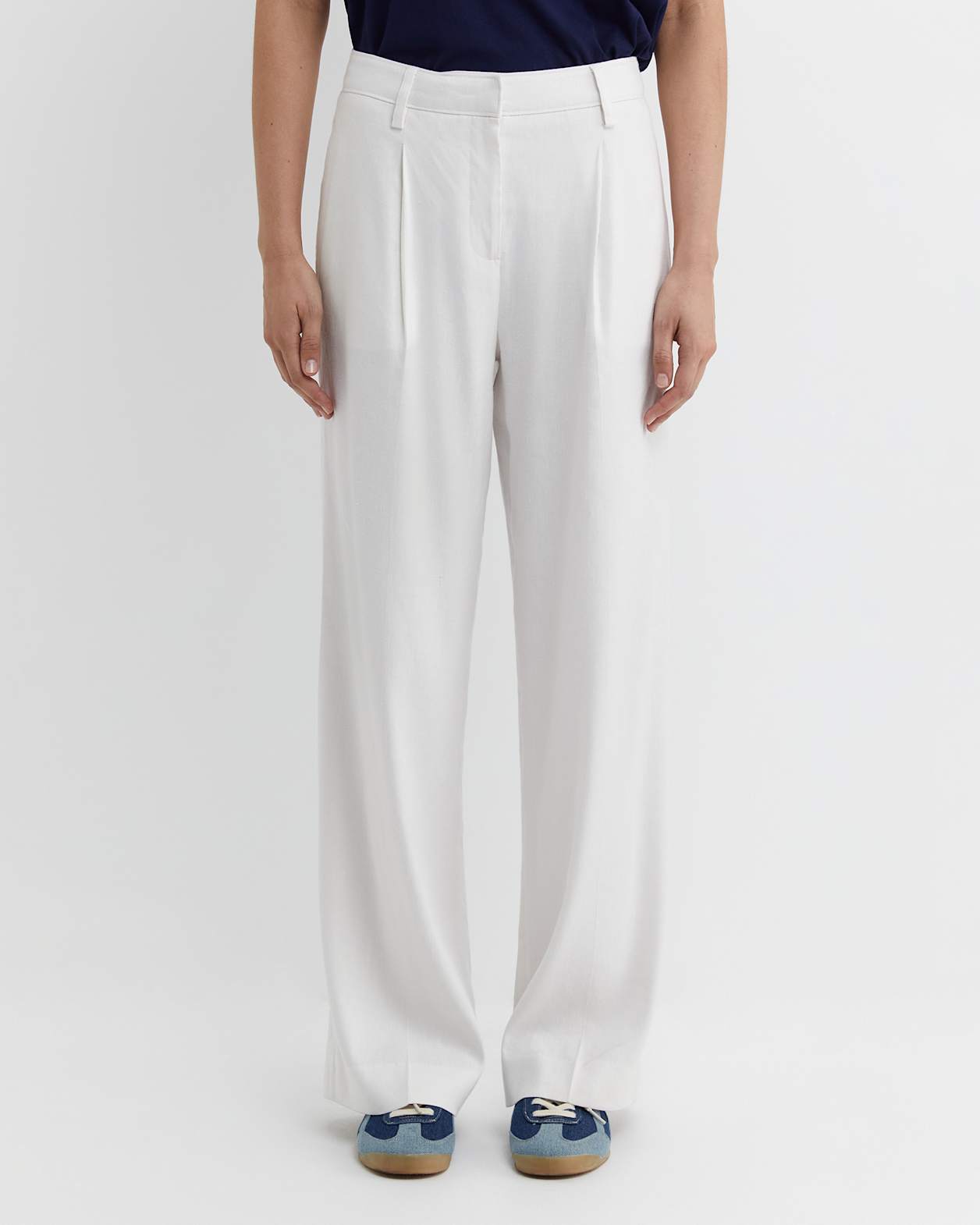 Brianne Wide Leg Pleat Pant in WHITE