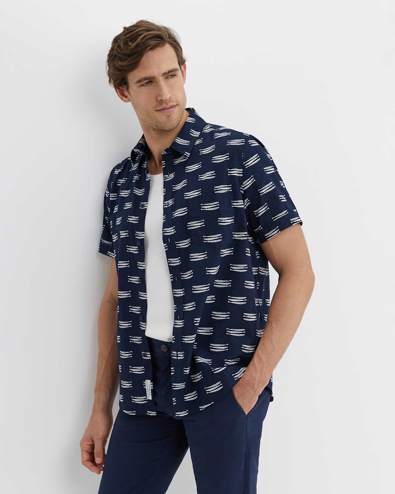 Lake Side Short Sleeve Shirt in NAVY/WHITE