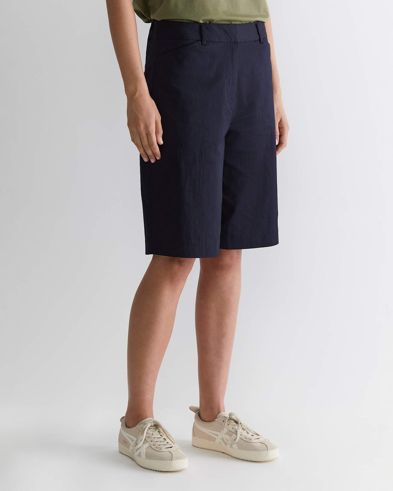 Evie Bermuda Short in CLASSIC NAVY