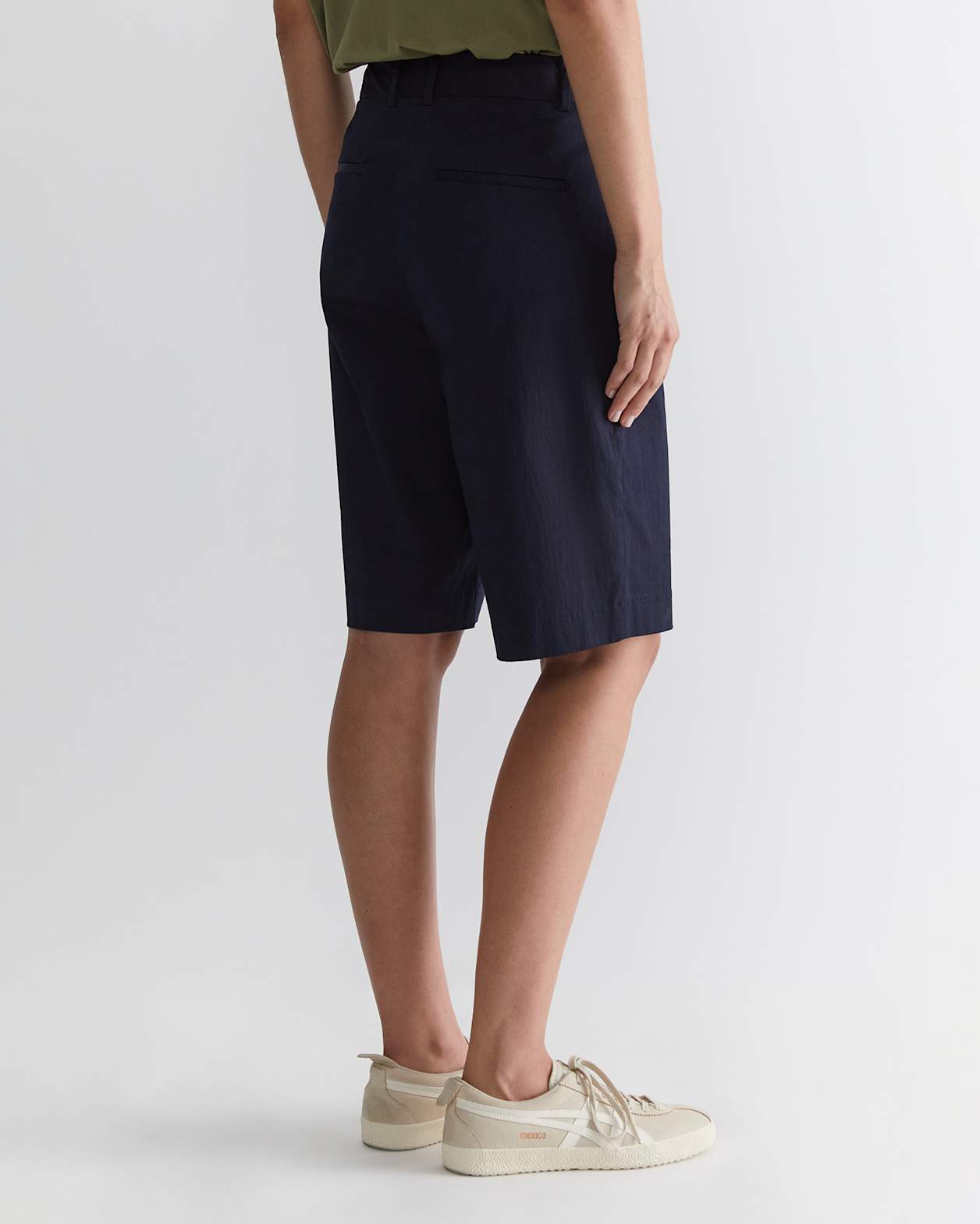 Evie Bermuda Short in CLASSIC NAVY