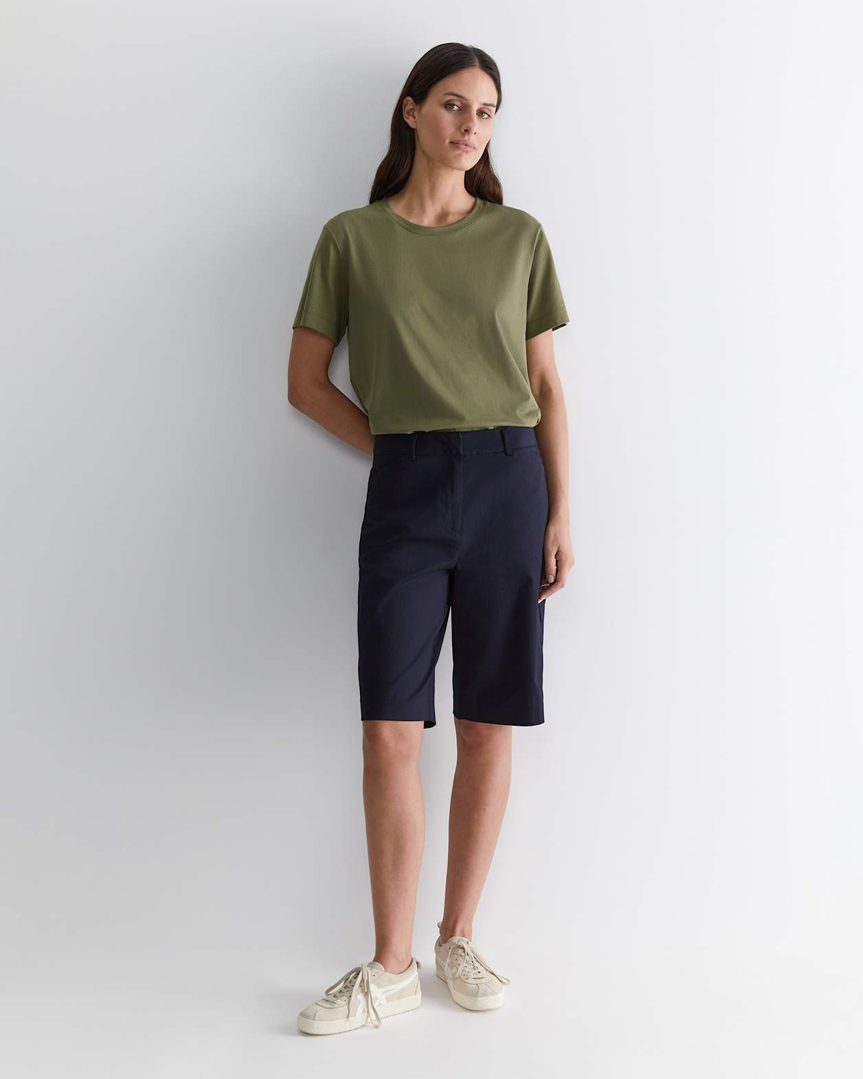 Evie Bermuda Short in CLASSIC NAVY