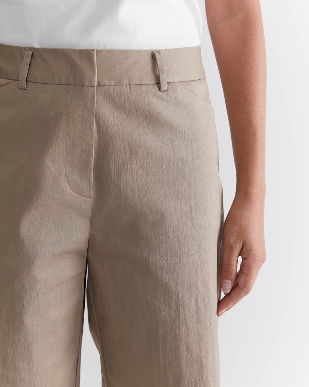Evie Bermuda Short in CAPPUCCINO