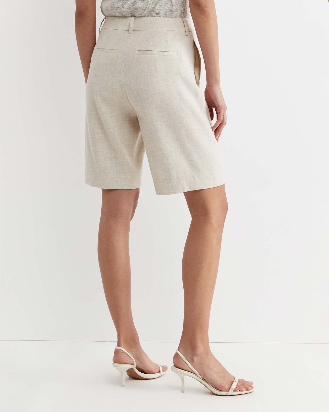 Lena Bermuda Linen Short in STRING