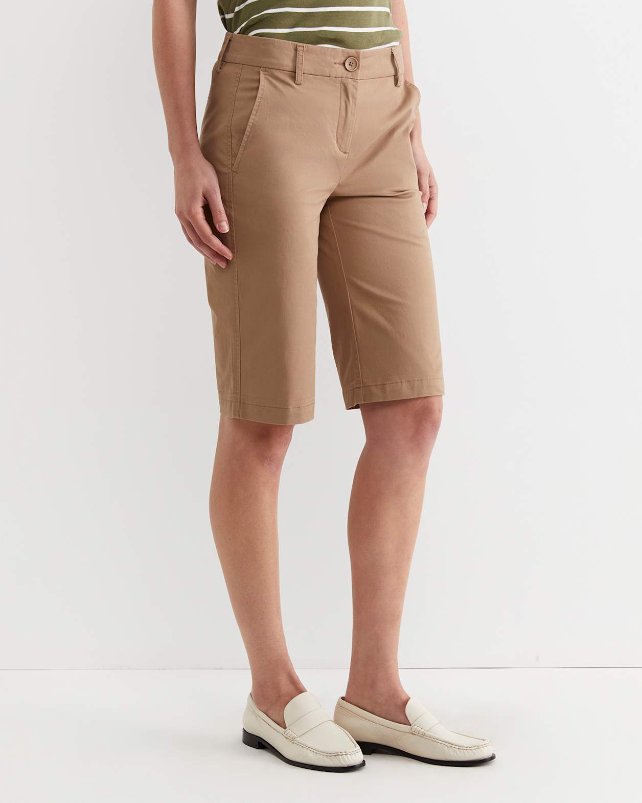 Laura Chino Short in TAN