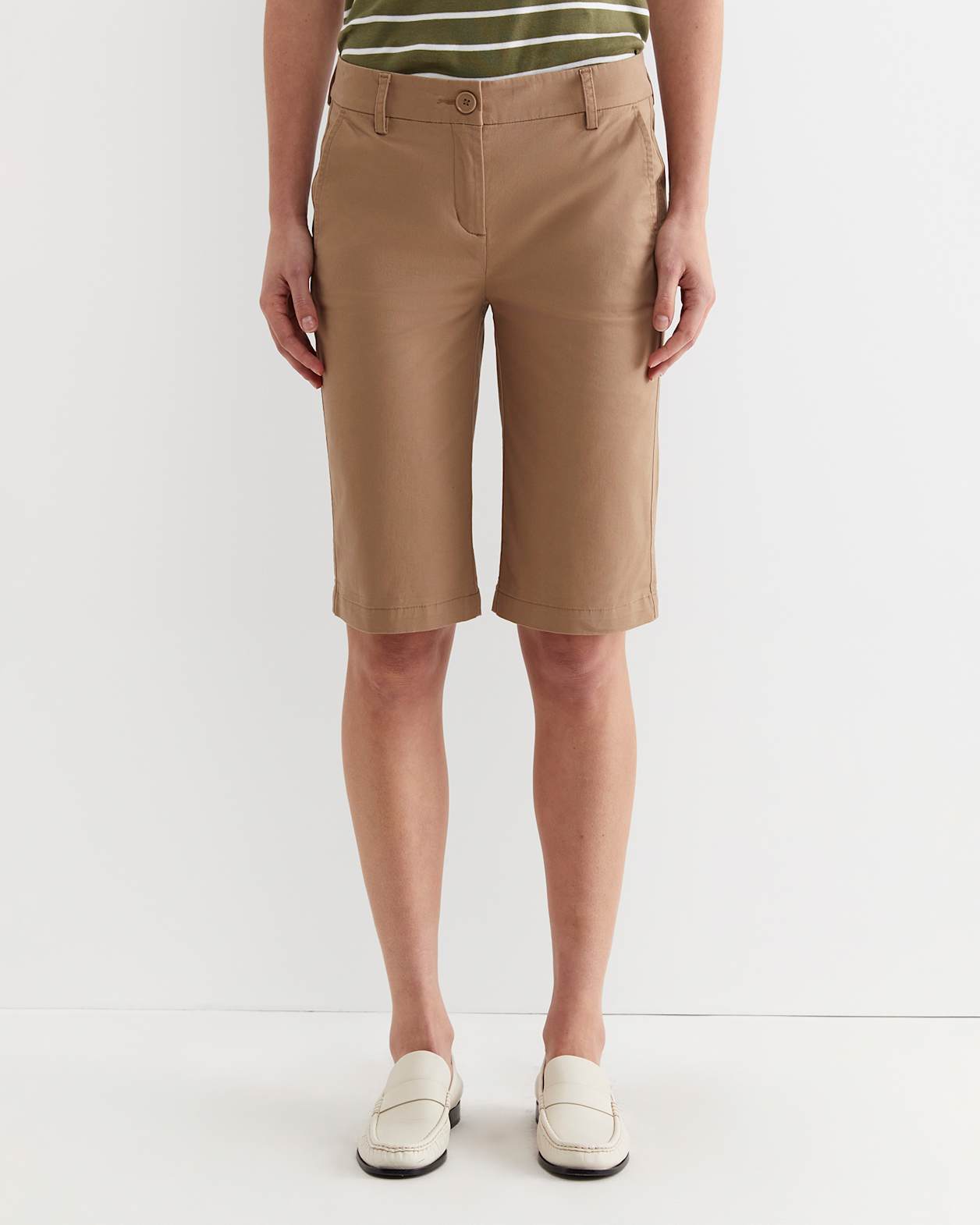 Laura Chino Short in TAN