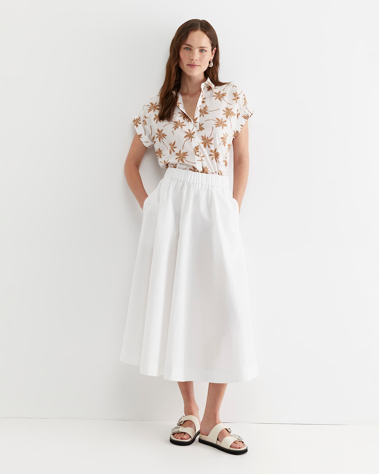 Palm Short Sleeve Lily Voile Shirt in TAN/WHITE