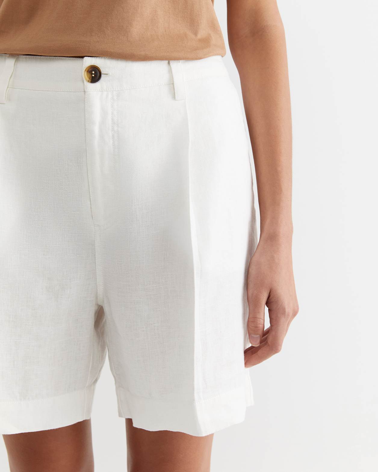 Lilou Linen Short in WHITE