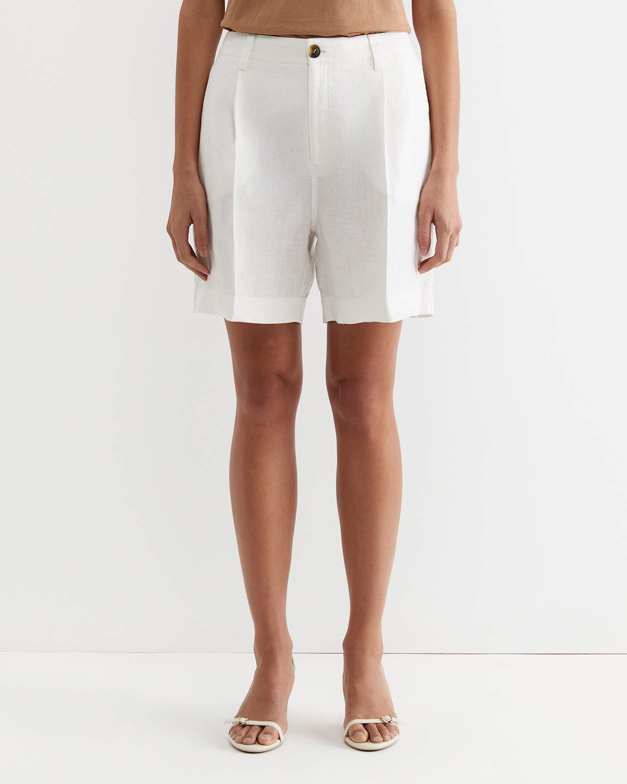 Lilou Linen Short in WHITE