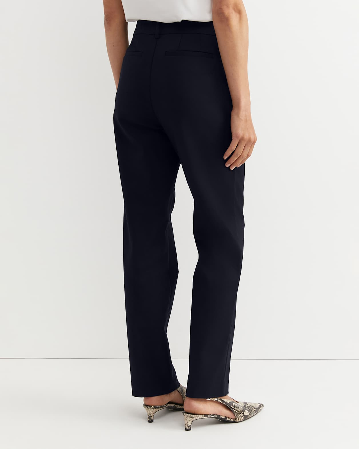 Yvette Straight Pant in NAVY