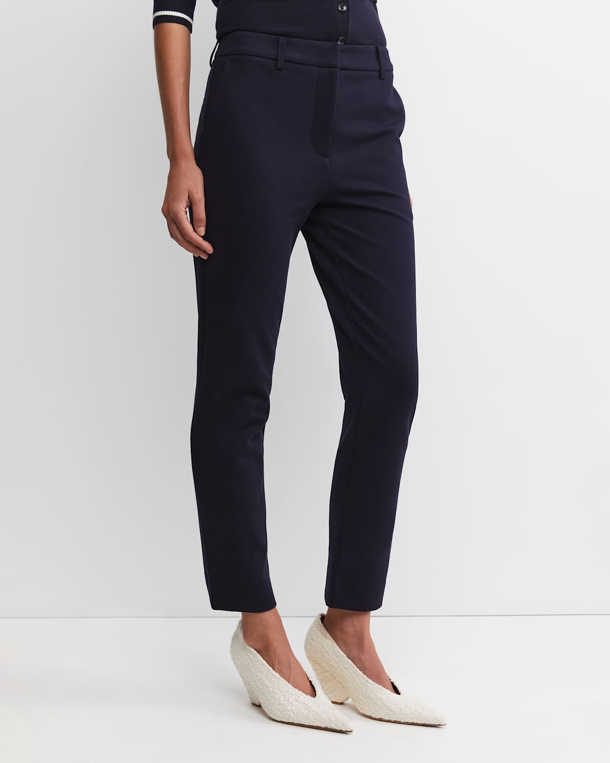 Evie Ponte Pant in NAVY