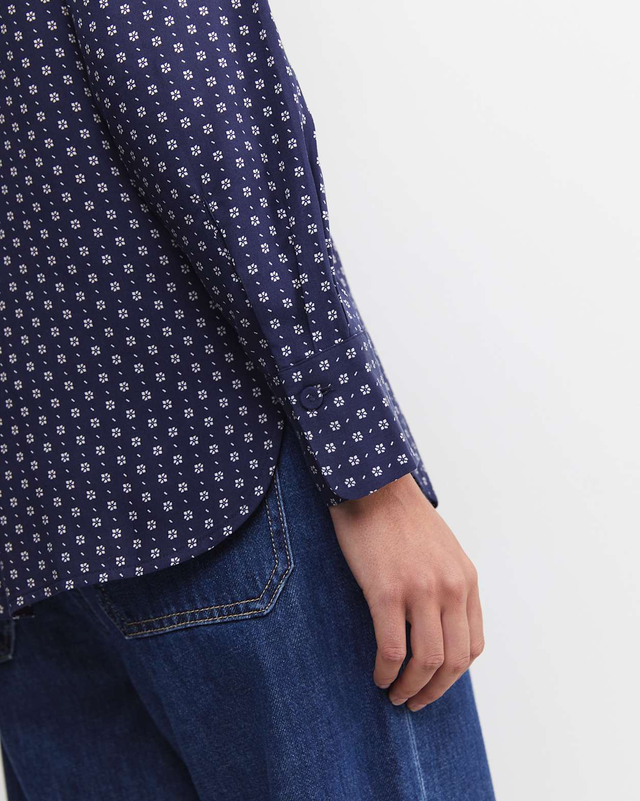 Geo Long Sleeve Shirt in NAVY/WHITE