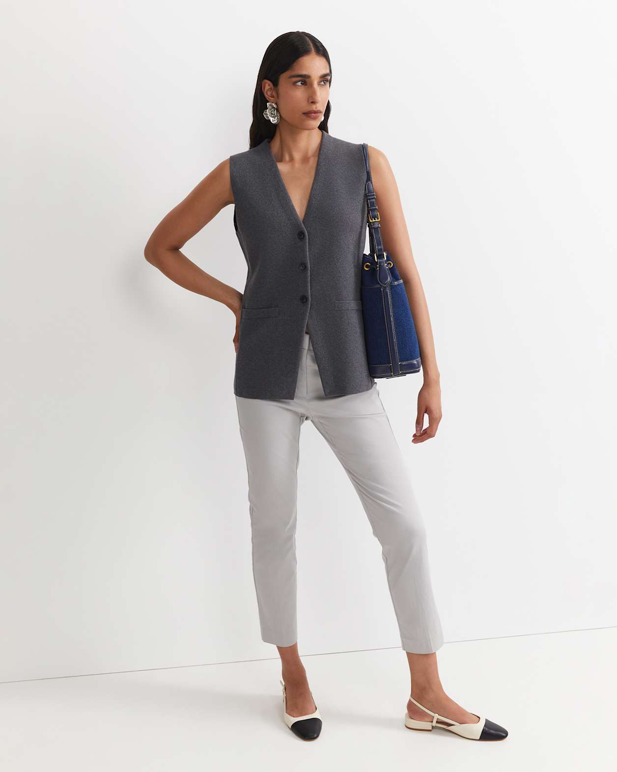 Evie Capri Pant in SILVER