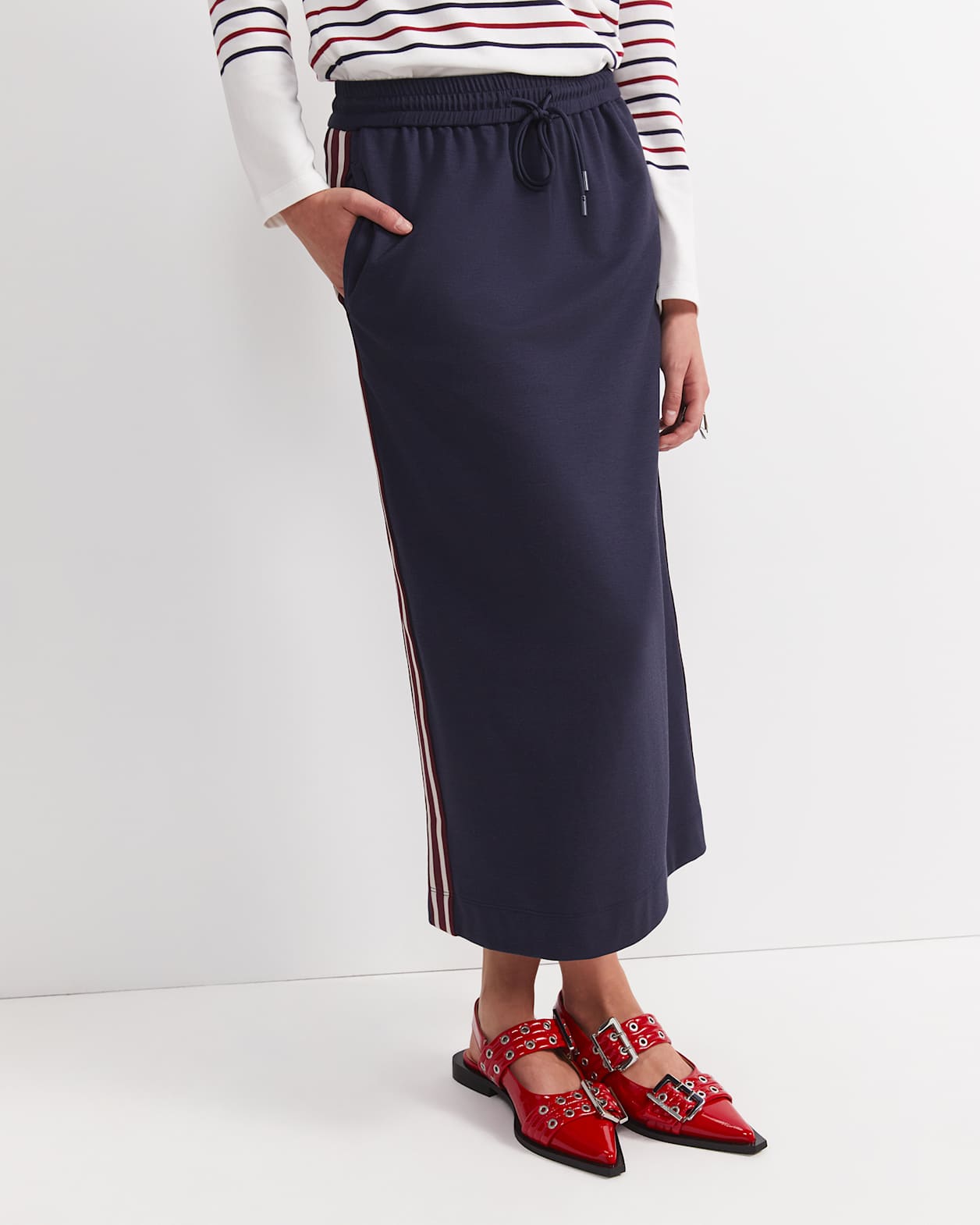 Misha Pull On Midi Skirt in NAVY