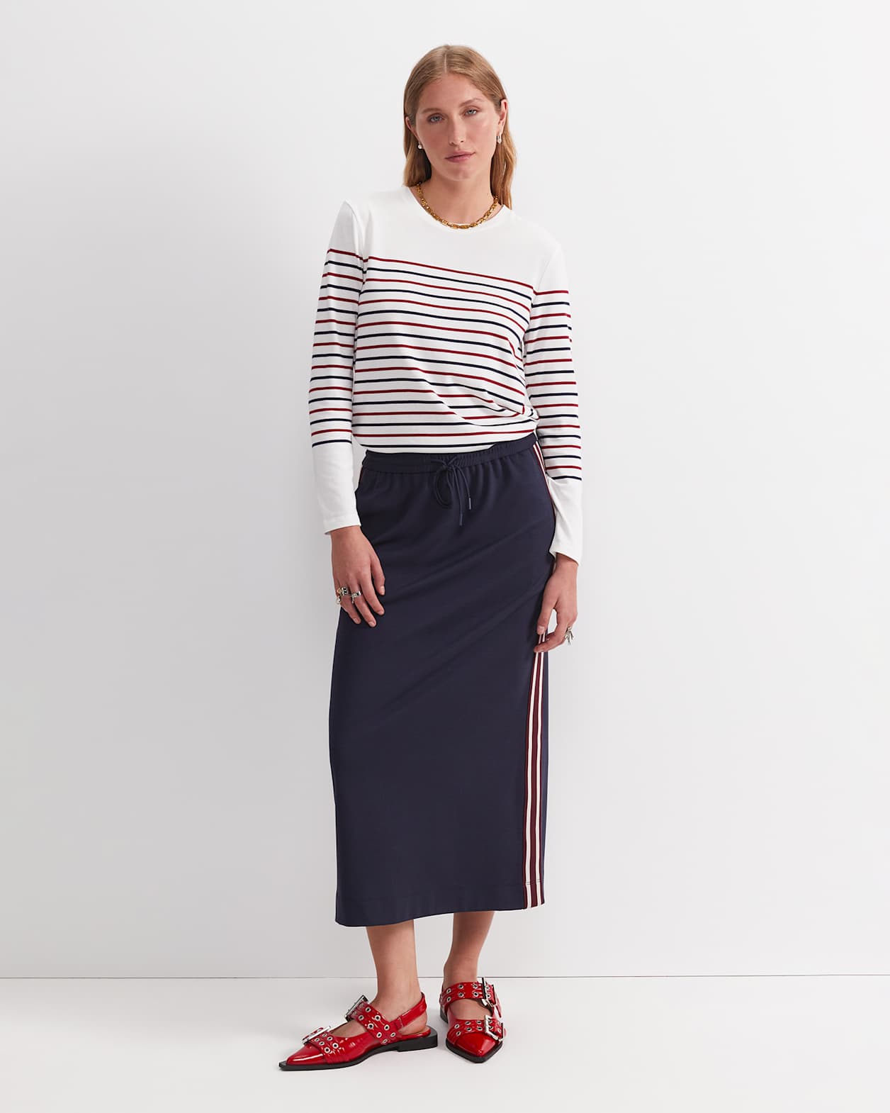 Misha Pull On Midi Skirt in NAVY