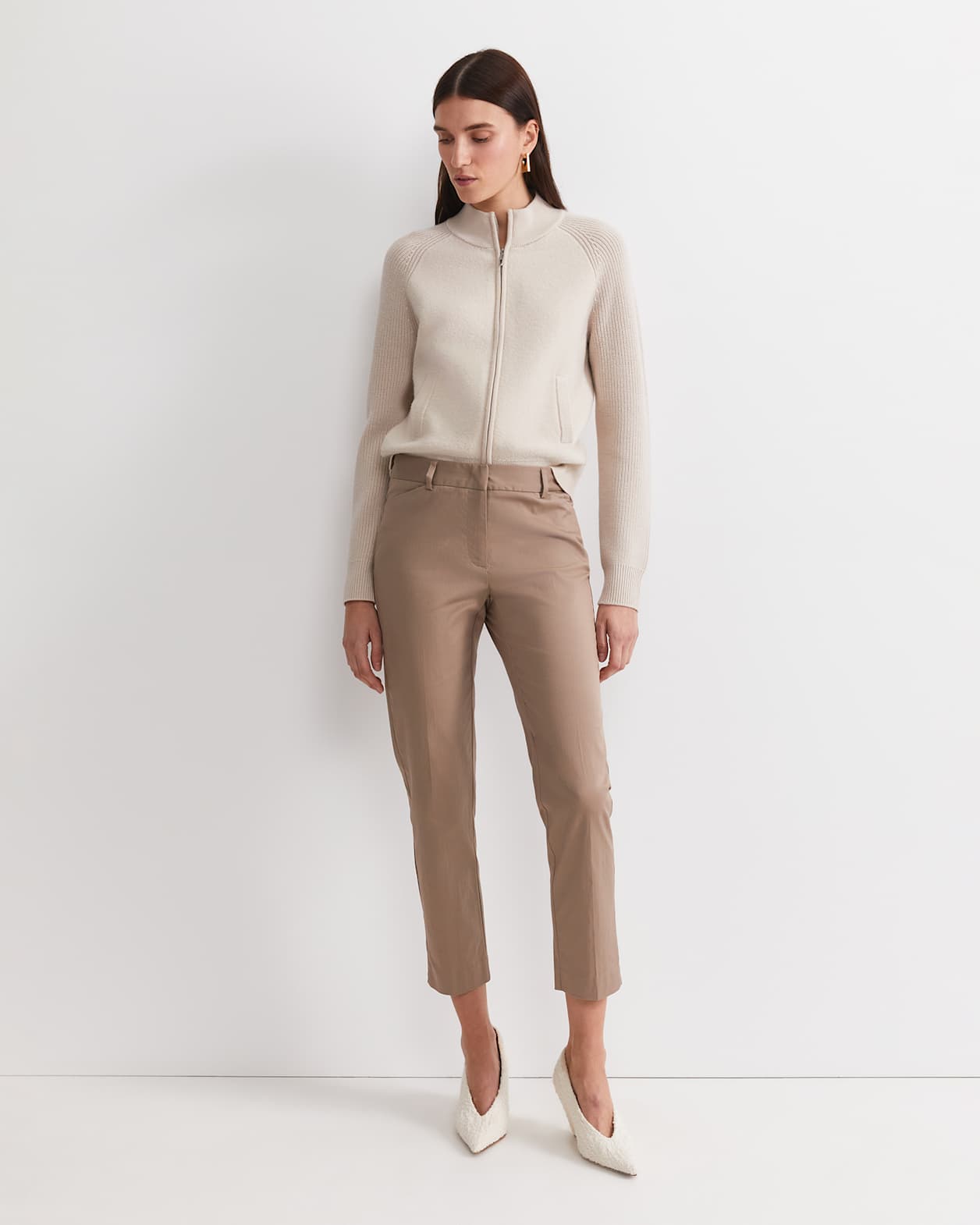 Evie Capri Pant in CAPPUCCINO